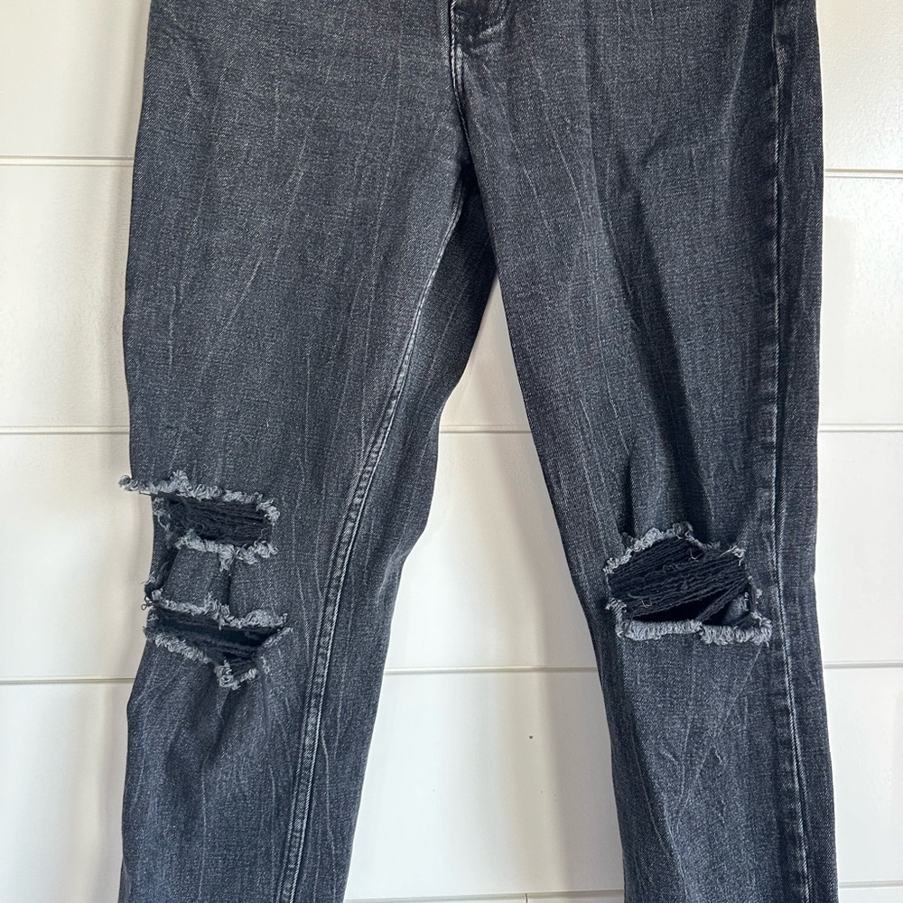 Abercrombie and Fitch Highrise Ankle Straight Jeans - Picture 2 of 6